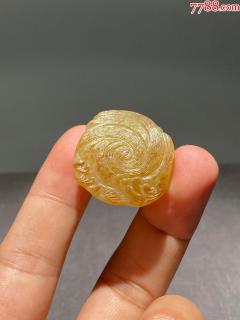 清中期和田玉籽料白玉雕仙童瑞牛海水纹玉吊坠