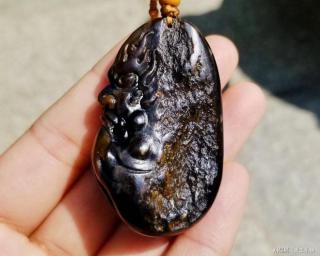 和田籽料的万年老黑皮,到底是种什么样的皮色料?