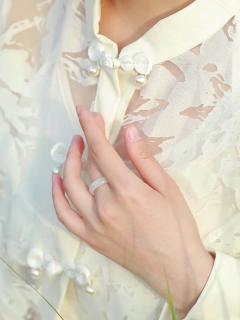 羊脂白玉戒指为什么越戴越润?天然和田玉的"呼吸效应"科普💡