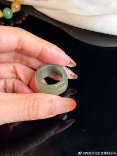 四方平安宽戒!13号可戴.和田玉湖水绿晴水山水戒.特别