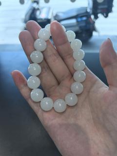 挑和田玉,别光看白不白