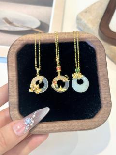 一眼就相中的和田玉项链