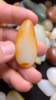 新疆和田玉籽料原石,22.8克,一级白,皮色漂亮,油皮,包金带绝对好看,或